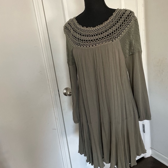 Umgee Dresses & Skirts - UmgeeUSA Women’s Mini Dress Top Size S Taupe Olive Boho Crochet